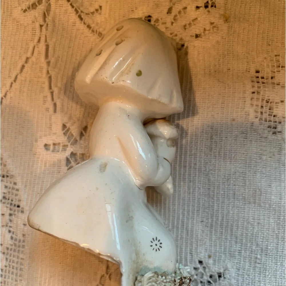 Vintage cute bride and groom salt & pepper kissing sitters